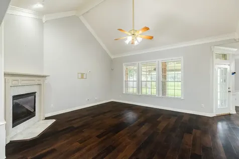 900 Enchanted Oaks Drive Angleton TX 77515