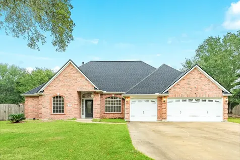 900 Enchanted Oaks Drive Angleton TX 77515