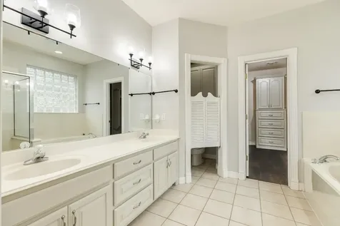900 Enchanted Oaks Drive Angleton TX 77515