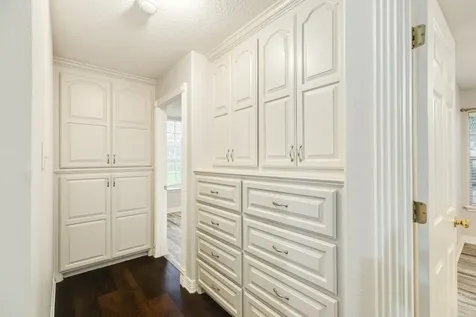 900 Enchanted Oaks Drive Angleton TX 77515