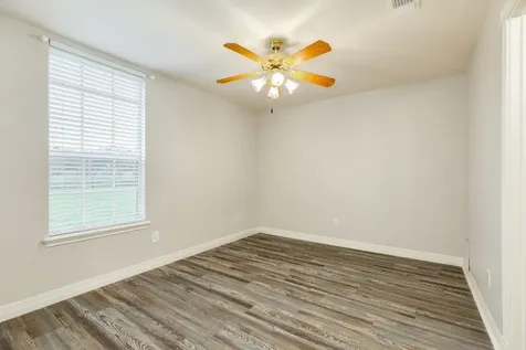 900 Enchanted Oaks Drive Angleton TX 77515