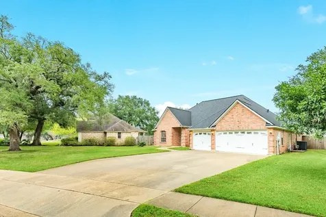 900 Enchanted Oaks Drive Angleton TX 77515