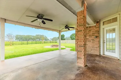 900 Enchanted Oaks Drive Angleton TX 77515