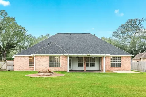 900 Enchanted Oaks Drive Angleton TX 77515