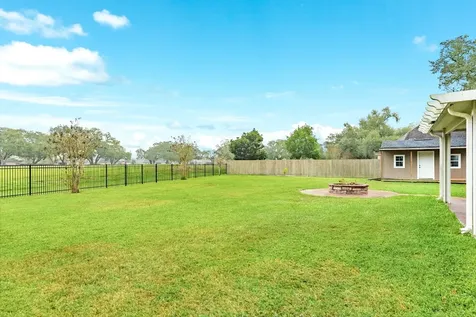 900 Enchanted Oaks Drive Angleton TX 77515