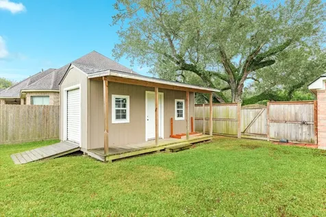 900 Enchanted Oaks Drive Angleton TX 77515