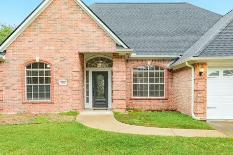 900 Enchanted Oaks Drive Angleton TX 77515