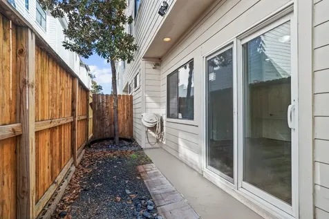 2547 Rusk Street Houston TX 77003