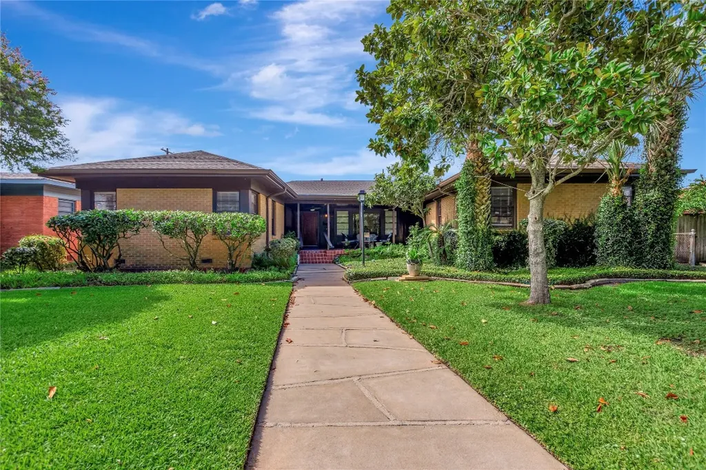 4316 Caduceus Place Galveston TX 77550