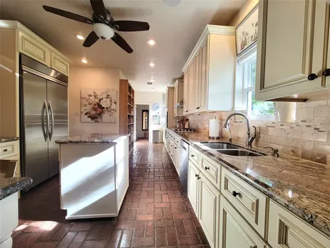 709 Palmer Drive Conroe TX 77302