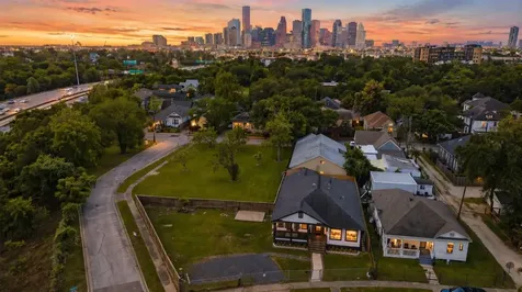 206 N Street Houston TX 77009