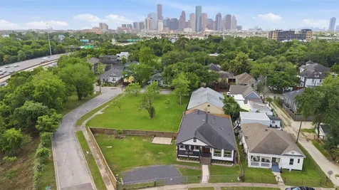 206 N Street Houston TX 77009