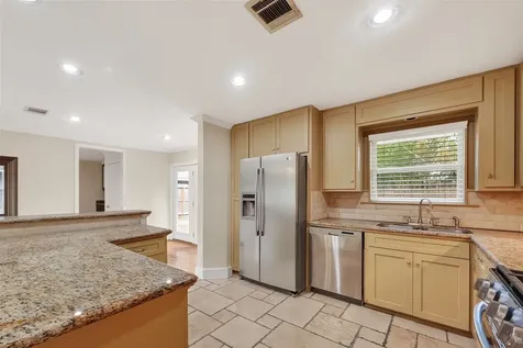2010 Wakefield Drive Houston TX 77018