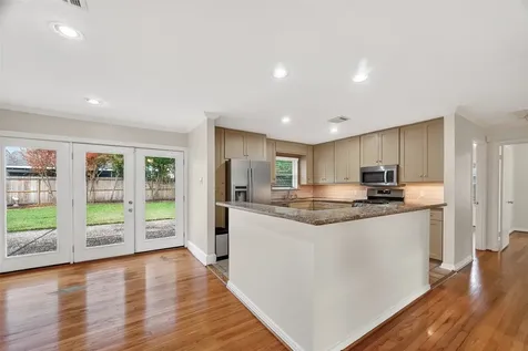 2010 Wakefield Drive Houston TX 77018