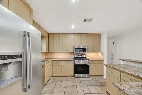 2010 Wakefield Drive Houston TX 77018