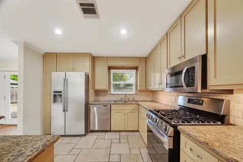 2010 Wakefield Drive Houston TX 77018