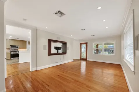 2010 Wakefield Drive Houston TX 77018