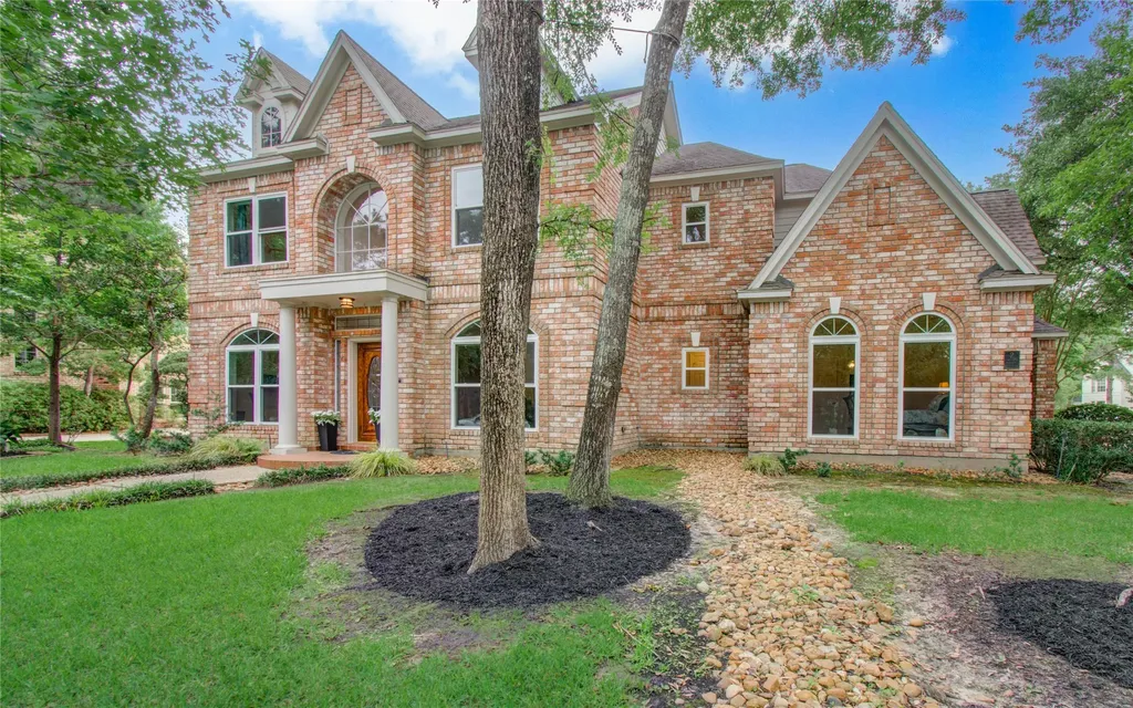 2 English Glade Court 2 The Woodlands TX 77381
