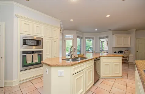 2 English Glade Court 2 The Woodlands TX 77381