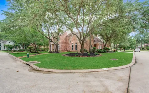 2 English Glade Court 2 The Woodlands TX 77381