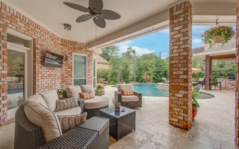 2 English Glade Court 2 The Woodlands TX 77381