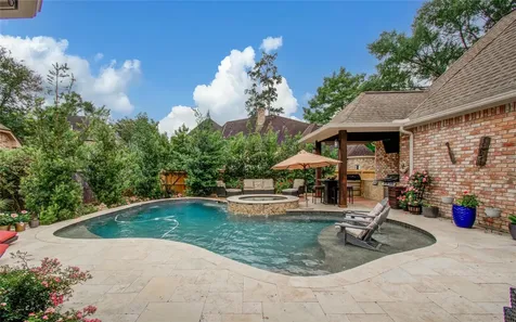 2 English Glade Court 2 The Woodlands TX 77381