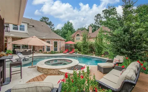 2 English Glade Court 2 The Woodlands TX 77381