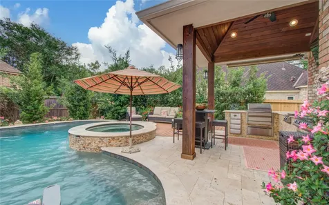 2 English Glade Court 2 The Woodlands TX 77381