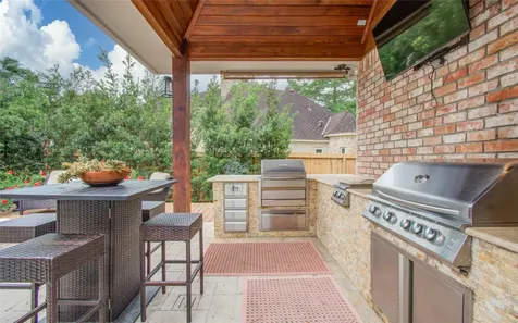 2 English Glade Court 2 The Woodlands TX 77381