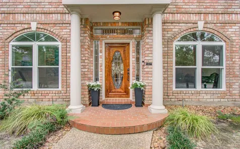 2 English Glade Court 2 The Woodlands TX 77381