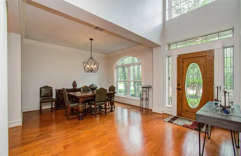 2 English Glade Court 2 The Woodlands TX 77381