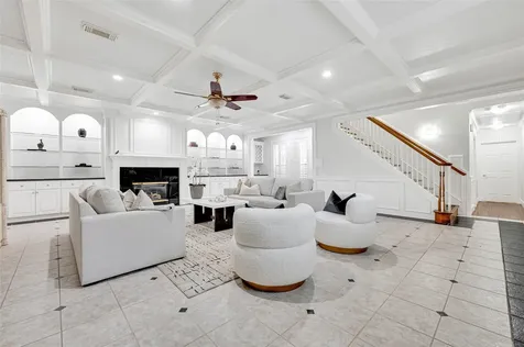 317 Avenue Of Oaks Street Houston TX 77009