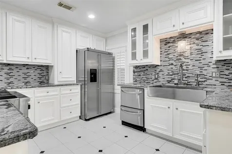 317 Avenue Of Oaks Street Houston TX 77009