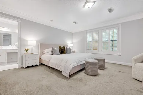 317 Avenue Of Oaks Street Houston TX 77009