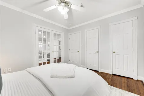 317 Avenue Of Oaks Street Houston TX 77009