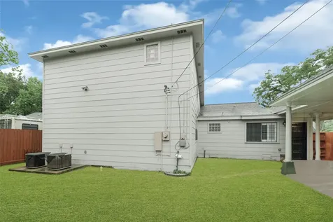 317 Avenue Of Oaks Street Houston TX 77009