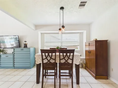 416 Meadowpoint Drive League City TX 77573