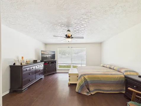416 Meadowpoint Drive League City TX 77573