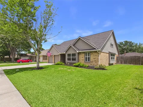 416 Meadowpoint Drive League City TX 77573