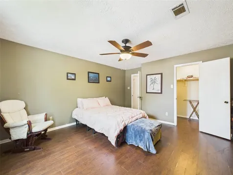 416 Meadowpoint Drive League City TX 77573