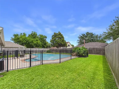 416 Meadowpoint Drive League City TX 77573