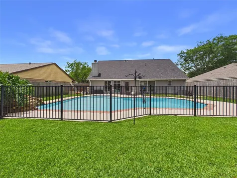 416 Meadowpoint Drive League City TX 77573