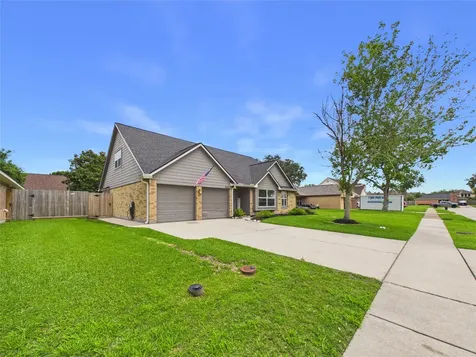 416 Meadowpoint Drive League City TX 77573