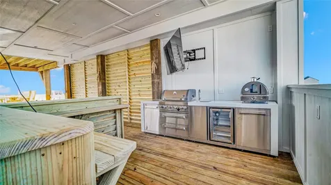 1389 Featherstone Avenue Gilchrist TX 77617
