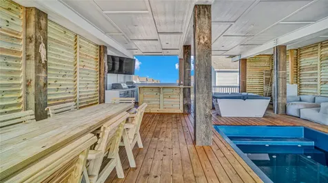 1389 Featherstone Avenue Gilchrist TX 77617