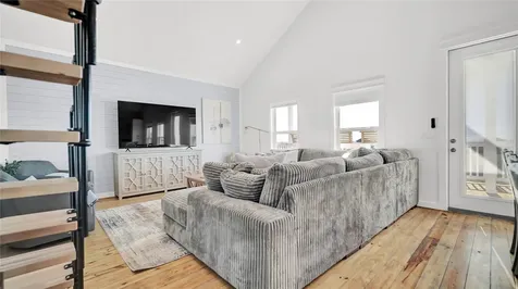 1389 Featherstone Avenue Gilchrist TX 77617