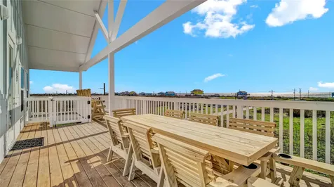 1389 Featherstone Avenue Gilchrist TX 77617
