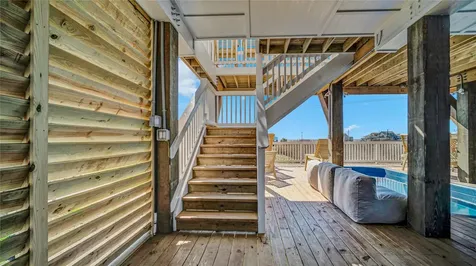 1389 Featherstone Avenue Gilchrist TX 77617