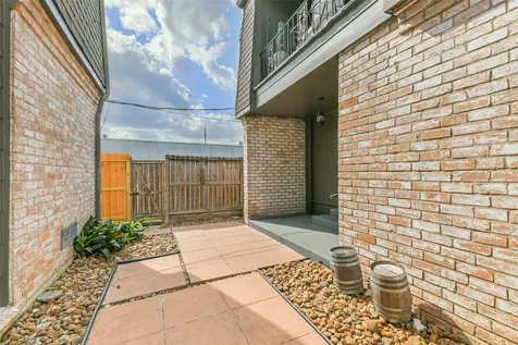 5922 Fairdale Lane C Houston TX 77057
