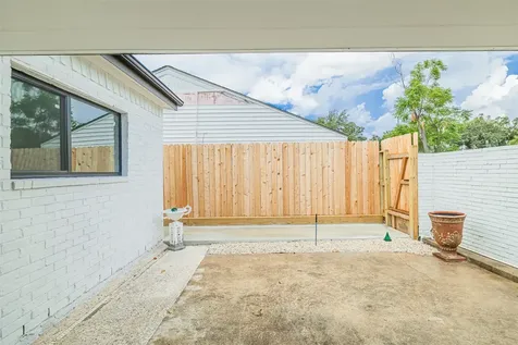 10055 Larston Street Houston TX 77055